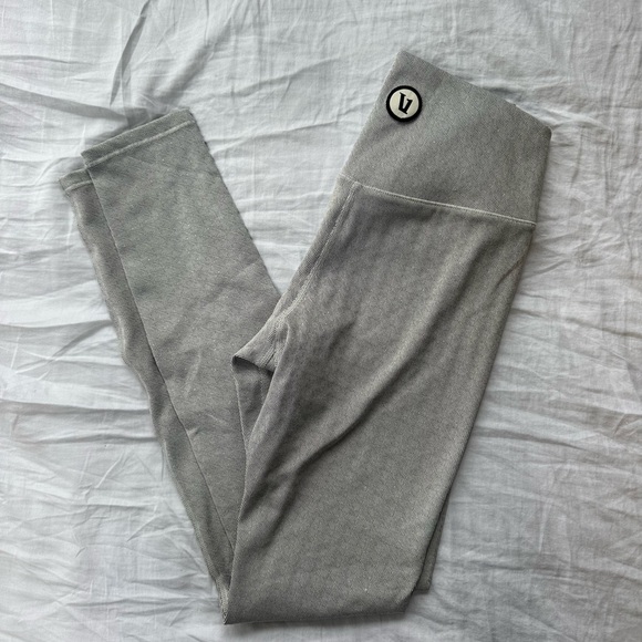 Vuori Leggings in Size XS - Picture 2 of 4